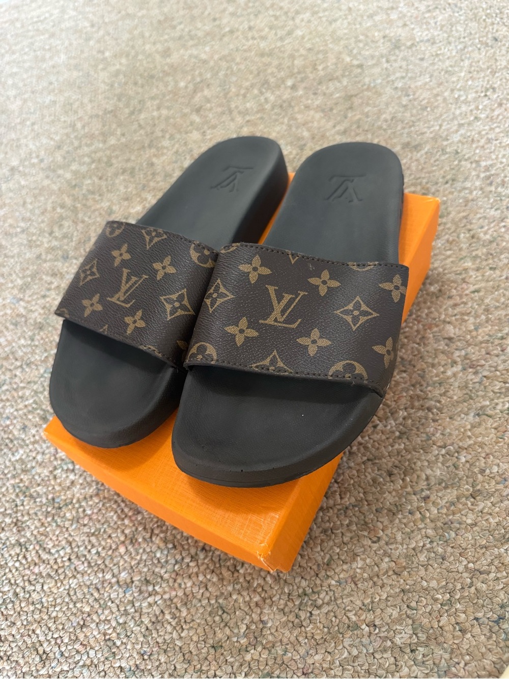 Louis Vuitton sandals monogram mens EU 40 fits 8us